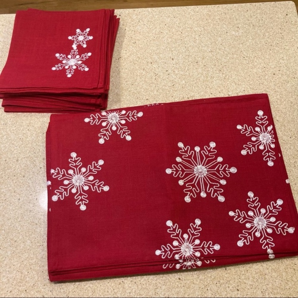 Holiday‎ Christmas Red Snowflake Embroidered Cloth Placemats & Napkins Set of 8